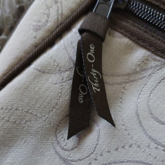 Elegant Cream Shoulder Bag - Picture 2 of 9